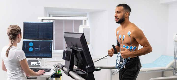 Spermidin für Herzkreislauf-Erkrankungen: Mann beim Belastungs-EKG